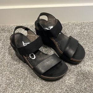 Black OTBT Wedges